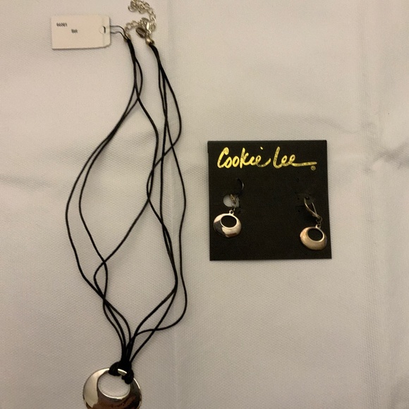 S11/NWT 22” Cookie Lee Necklace & Earring Set 11-  Black Necklace/Silver pendant - Picture 1 of 3